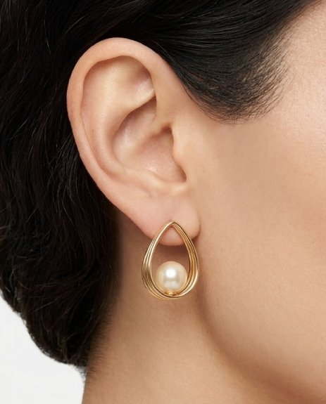 Golden Stunning Pearl Earring