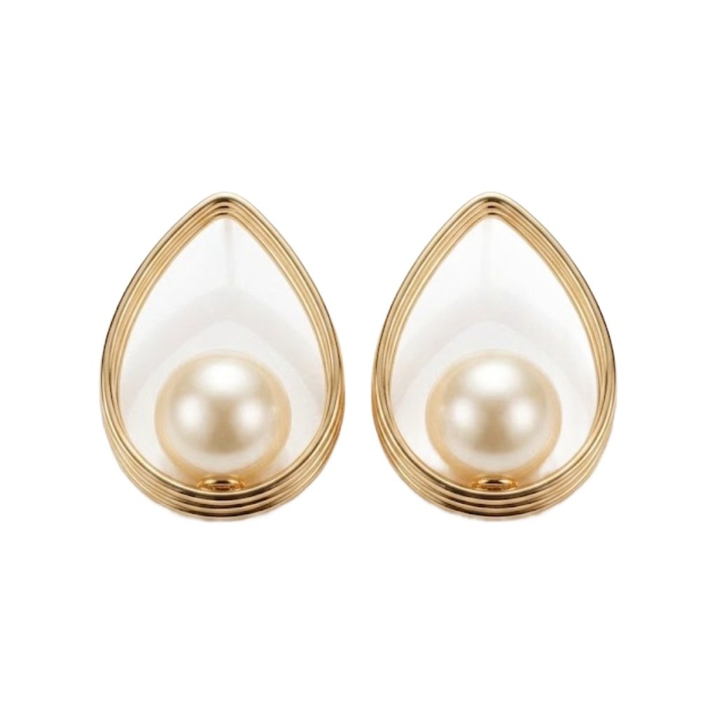 Golden Stunning Pearl Earring