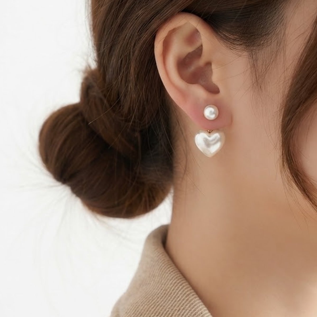 Specifications: Condition: Brand New Metals Type: Alloy Weight: 6g Size: 2.8cm x 1.0cm Gender: Women Shape/Pattern : Pearl/Heart Drop Plating: Golden Plated Type: Casual/Formal/Party Package Included: 1 x Pair of Earrings &nbsp;